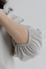 Load image into Gallery viewer, Cotton Poplin Blouson Sleeve Shirt in Grey