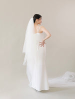 Load image into Gallery viewer, Classic Wedding Veil - Long
