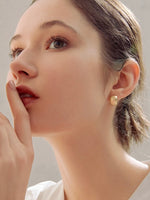 Load image into Gallery viewer, Curve Stud Earrings