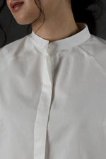 Load image into Gallery viewer, Cotton Poplin Blouson Sleeve Shirt in White