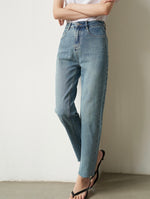 Load image into Gallery viewer, Cropped Fray Hem Stretch Jeans in Blue