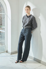 Load image into Gallery viewer, Korean Yard Carrot Denim Jeans in Navy