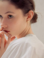 Load image into Gallery viewer, Curve Stud Earrings