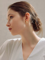 Load image into Gallery viewer, Curve Stud Earrings
