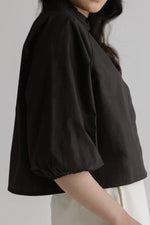 Load image into Gallery viewer, Cotton Poplin Blouson Sleeve Shirt in Charcoal Brown