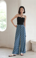 Load image into Gallery viewer, Padded Halter Camisole Top in Black