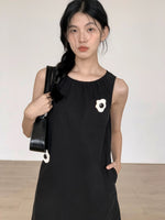 Load image into Gallery viewer, Flower Embellishment Pocket Shift Dress in Black