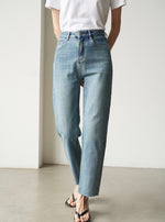 Load image into Gallery viewer, Cropped Fray Hem Stretch Jeans in Blue