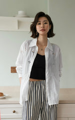 Load image into Gallery viewer, Eyelet Ribbon Tie Shirt in White