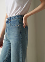 Load image into Gallery viewer, Cropped Fray Hem Stretch Jeans in Blue