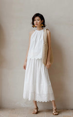 Load image into Gallery viewer, Eyelet Floral Top in White