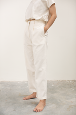 Load image into Gallery viewer, Linen Straight Cut Pants in White