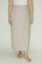 Load image into Gallery viewer, Japanese Twill Pocket Wrap Skirt in Oat