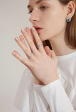 Load image into Gallery viewer, White Gold Crystal Ring