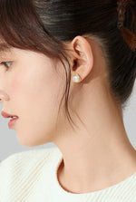 Load image into Gallery viewer, Gold Pearl Edge Stud Earrings