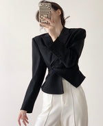 Load image into Gallery viewer, Huelva Split Hem Jacket in Black