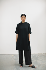 Load image into Gallery viewer, Loose Raglan Top in Black