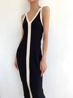 Load image into Gallery viewer, Contrast V Midi Dress- Black