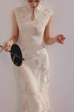 Load image into Gallery viewer, Floral Quilling Cheongsam in Cream
