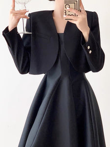 Cropped Curve Tailored Blazer in Black