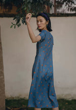 Load image into Gallery viewer, Vintage Floral Shift Dress in Blue
