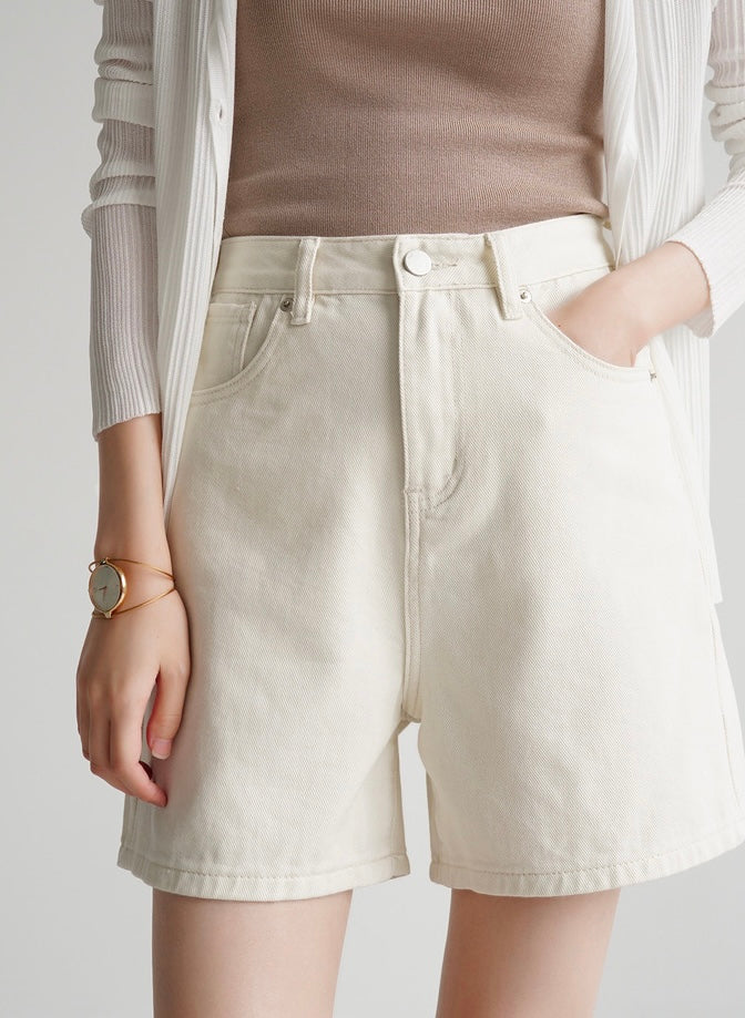 Cotton Strech Denim Mom Shorts in Cream