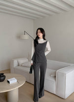 Load image into Gallery viewer, Korean Bilte Tailored Peplum Sleeveless Top [2 Colours]
