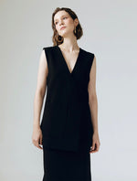 Load image into Gallery viewer, Helsey Tailored Vest in Black
