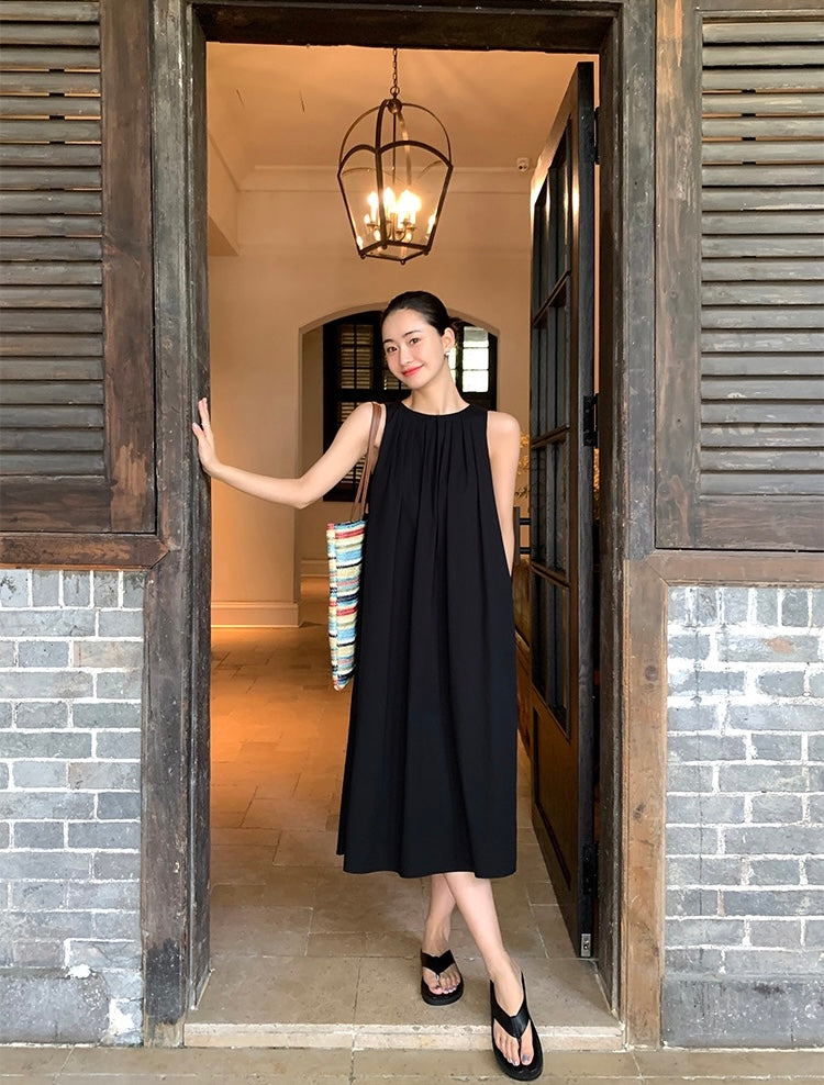 2-Way Pleated Pocket Sleeveless Dress in Black
