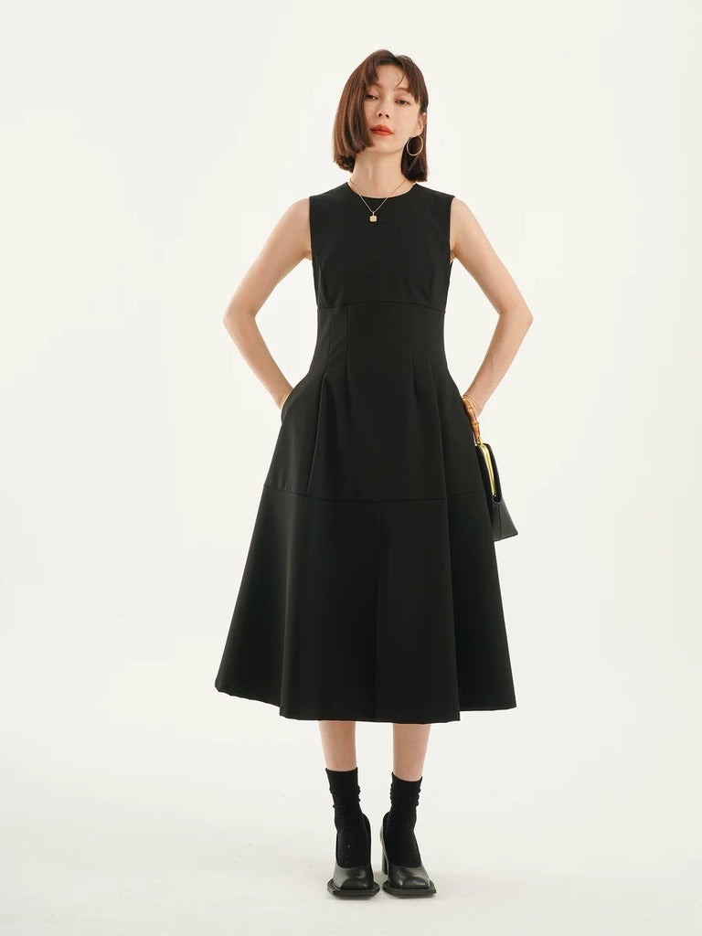 Classic Sleeveless Pocket Midi Dress in Black