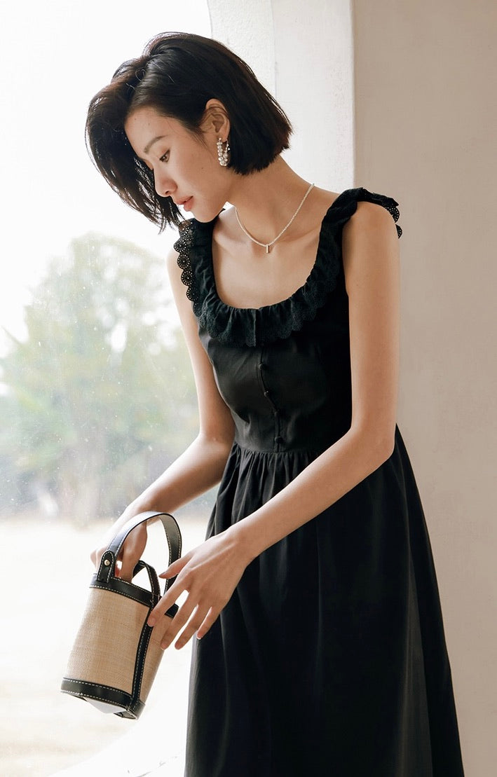 Scallop Lace Edge Sleeveless Dress in Black