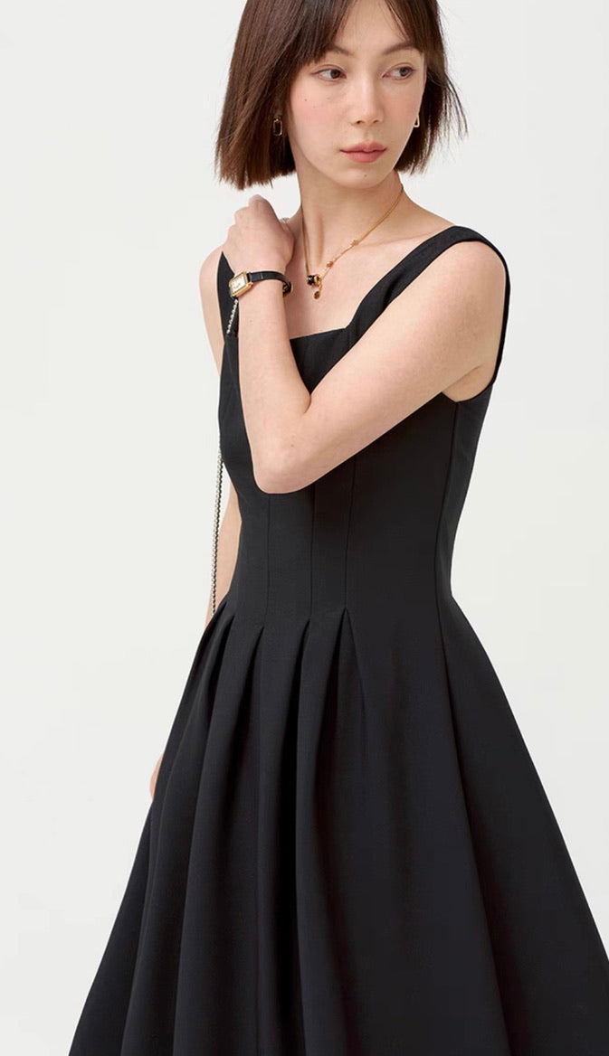 Square Neck Pleat Midi Dress in Black
