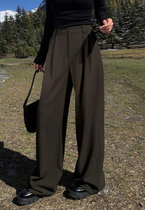 Relaxed Wide Leg Hook Trousers in Brown