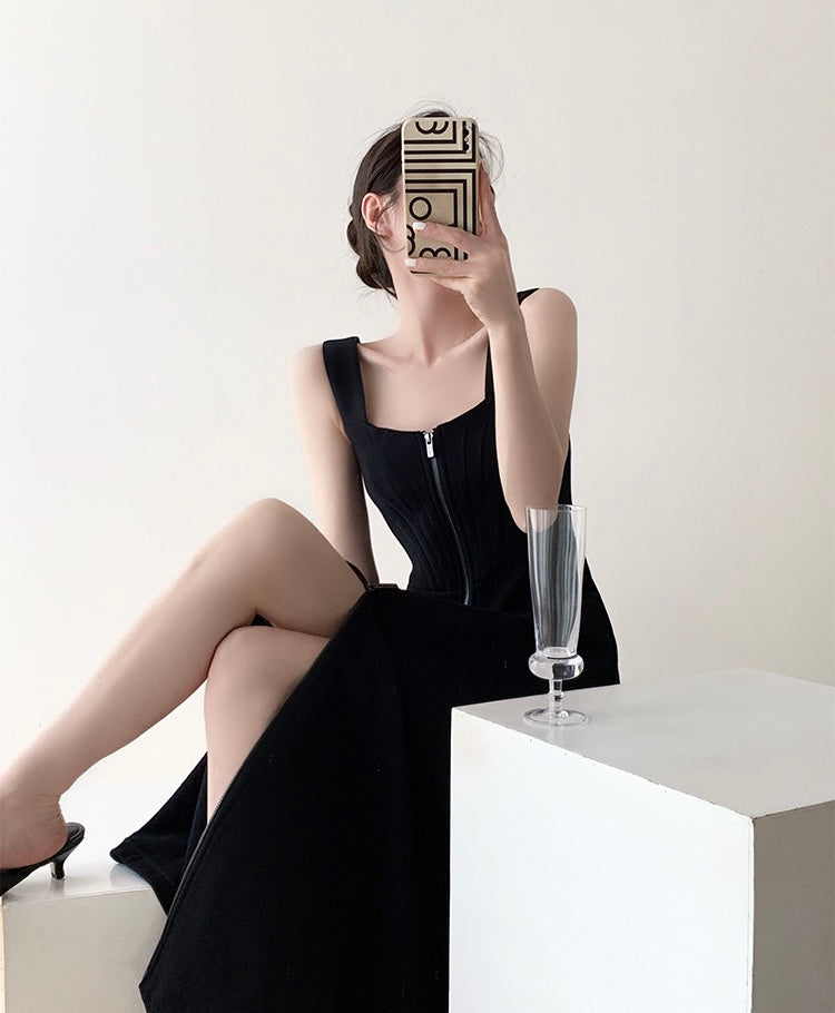 [Ready Stock] Sleeveless 2-way Zip Pocket Dress in Black