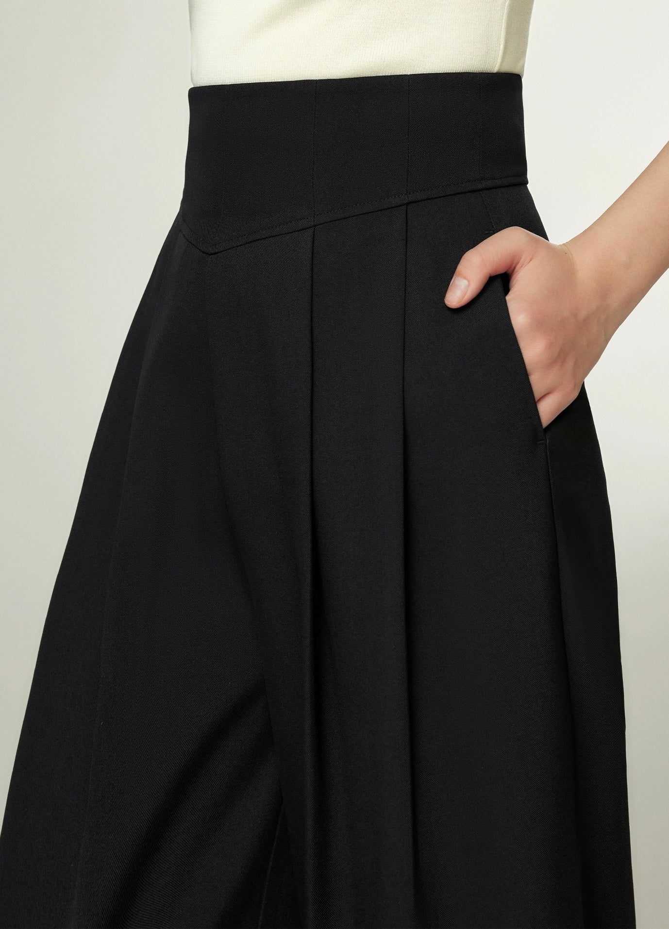 Wide Leg Pleat Fold Trousers in Black