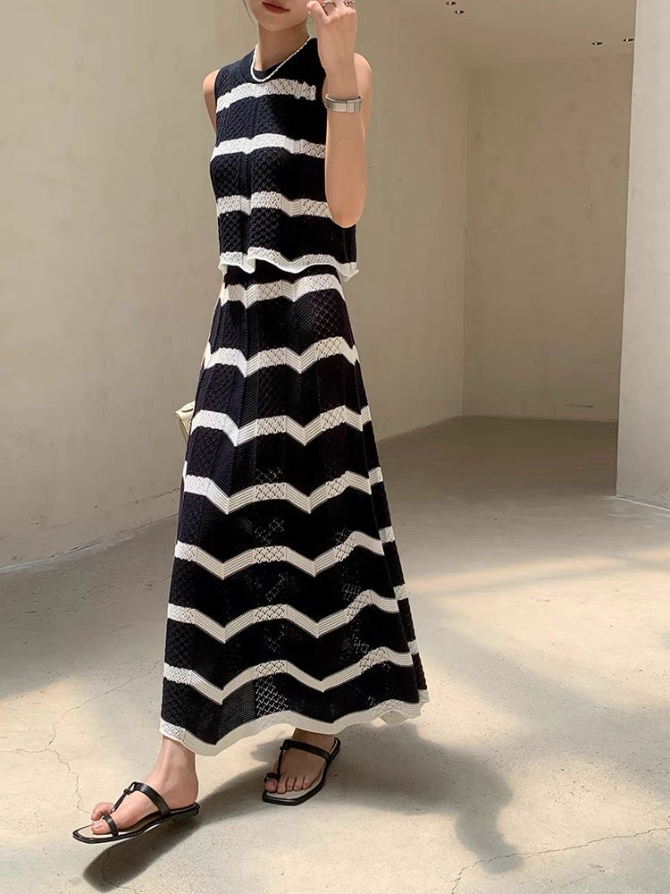 Striped Pleated Knit Sleeveless Top in Navy