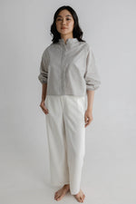 Load image into Gallery viewer, Cotton Poplin Blouson Sleeve Shirt in Grey
