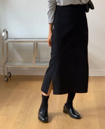 Load image into Gallery viewer, Korean Stretch H-Line Skirt [2 Colours]
