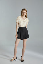 Load image into Gallery viewer, Wide Leg Pleat Shorts in Black
