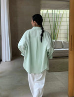Load image into Gallery viewer, Linen Blend Double Pocket Shirt in Green
