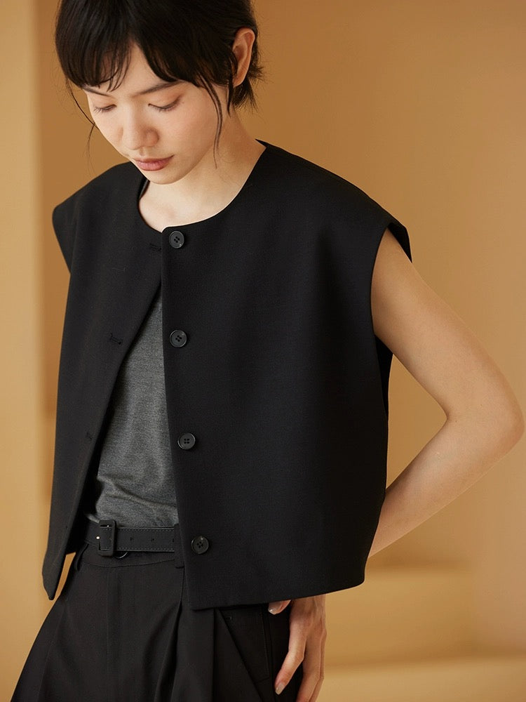 Cropped Short Sleeve Jacket in Black