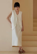 Load image into Gallery viewer, Textured Sleeveless Shift Dress in White
