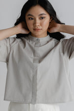 Load image into Gallery viewer, Cotton Poplin Blouson Sleeve Shirt in Charcoal Brown
