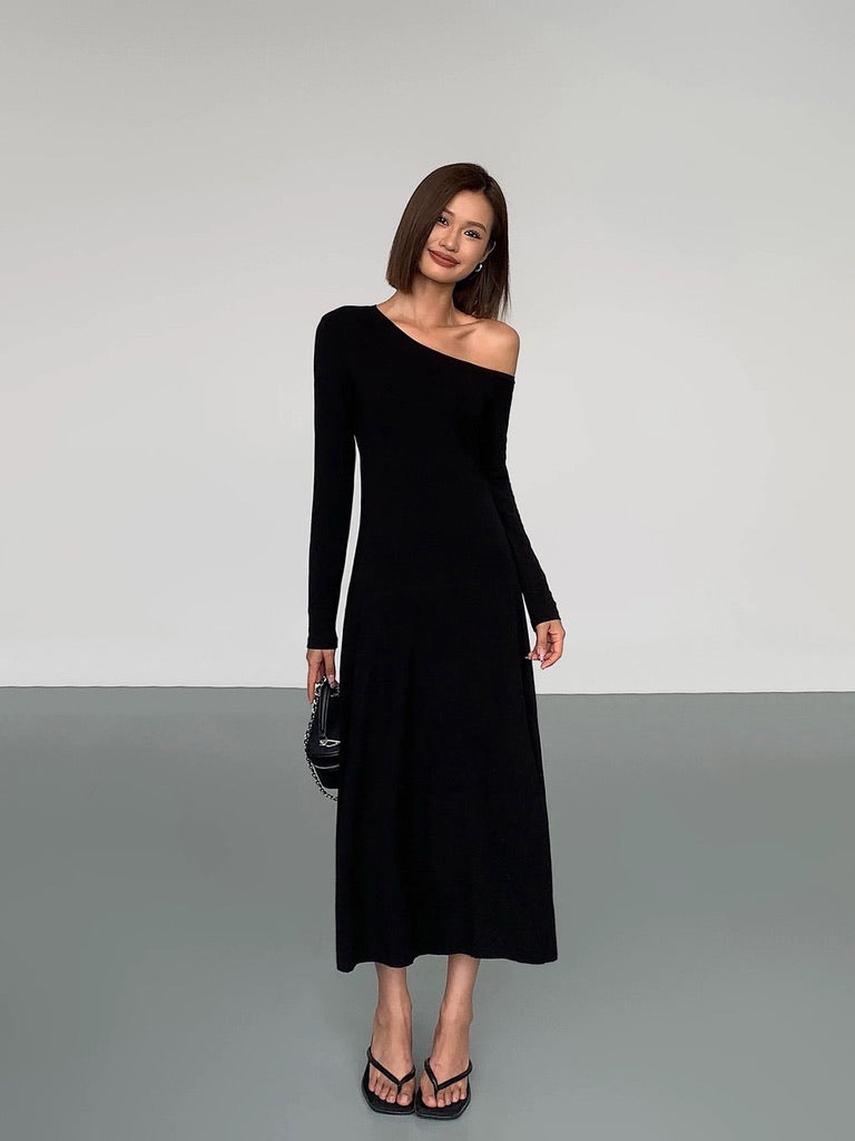 Toga Long Sleeve Dress [2 Colours]