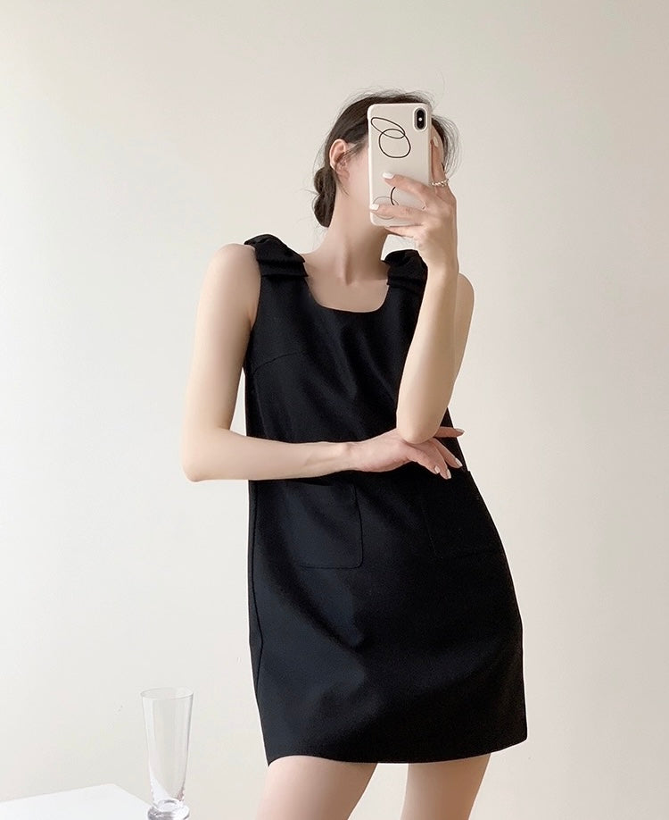 Bow Pocket Shift Dress in Black