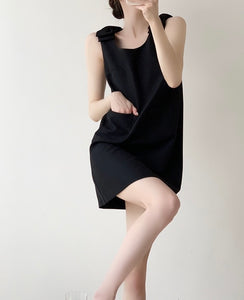 Bow Pocket Shift Dress in Black