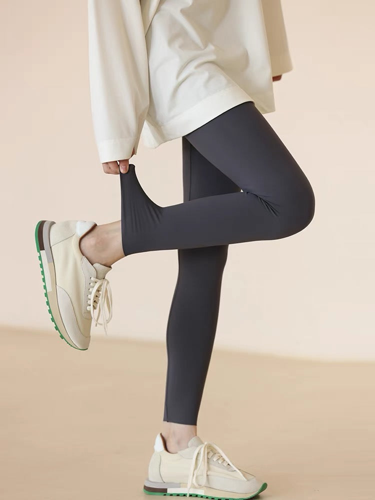 Classic Breathable Workout Leggings in Black