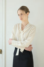 Load image into Gallery viewer, Korean Roi Tie Blouse [2 Colours]
