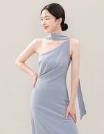 Load image into Gallery viewer, Toga Gown + Detachable Tie [4 Colours]
