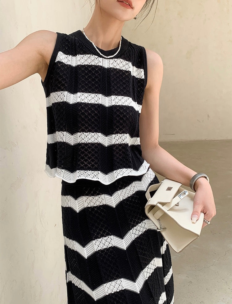 Striped Pleated Knit Sleeveless Top in Navy